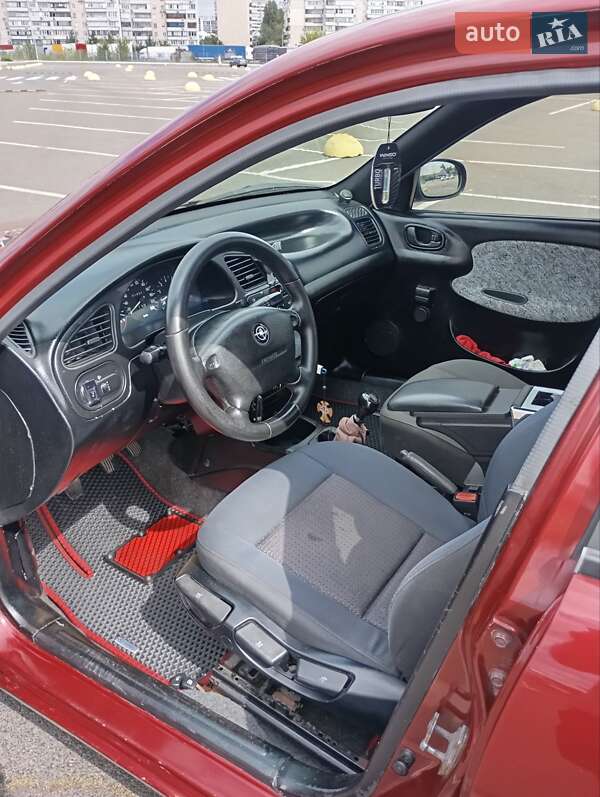 Седан Daewoo Lanos 2004 в Киеве