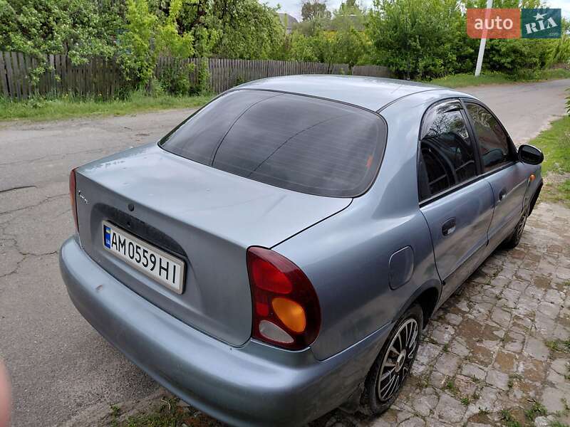 Седан Daewoo Lanos 2006 в Малині