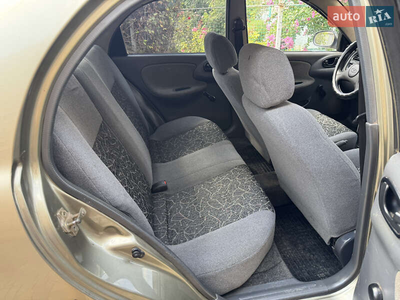 Седан Daewoo Lanos 2005 в Новом Буге