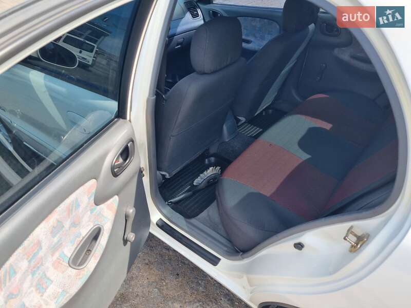 Седан Daewoo Lanos 2001 в Краматорську