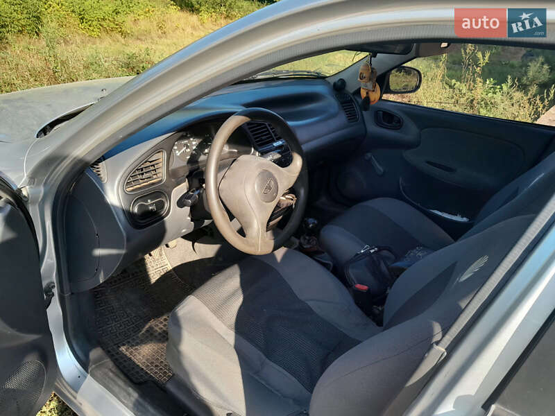 Седан Daewoo Lanos 2008 в Ромнах