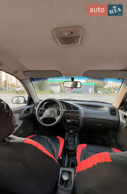 Седан Daewoo Lanos 2001 в 