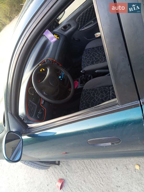 Седан Daewoo Lanos 2004 в Житомире