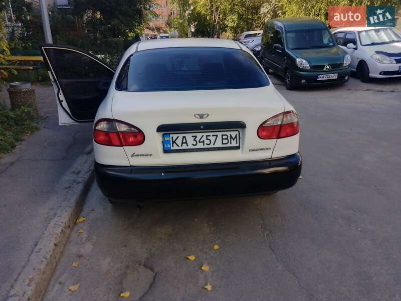 Седан Daewoo Lanos 2002 в Киеве