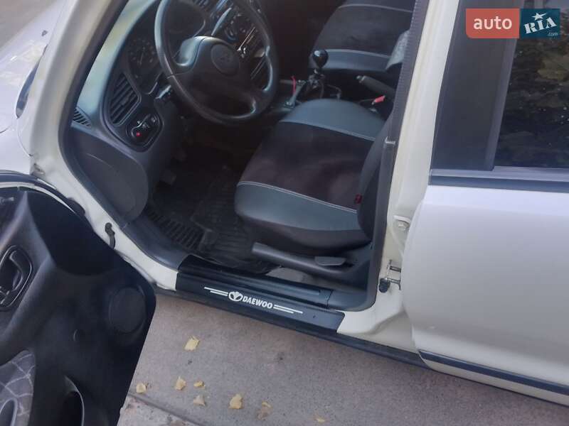 Седан Daewoo Lanos 2002 в Киеве