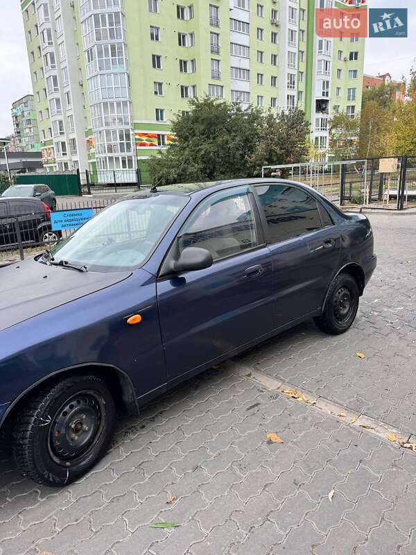 Седан Daewoo Lanos 2006 в Монастирищеві