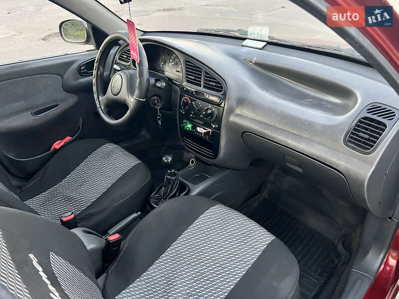 Седан Daewoo Lanos 2005 в Сумах