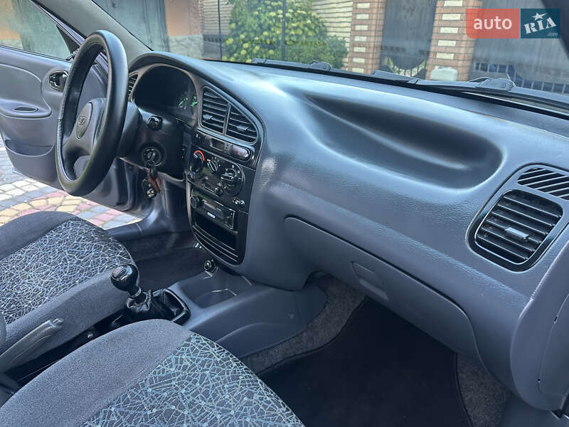Седан Daewoo Lanos 2008 в Чернівцях