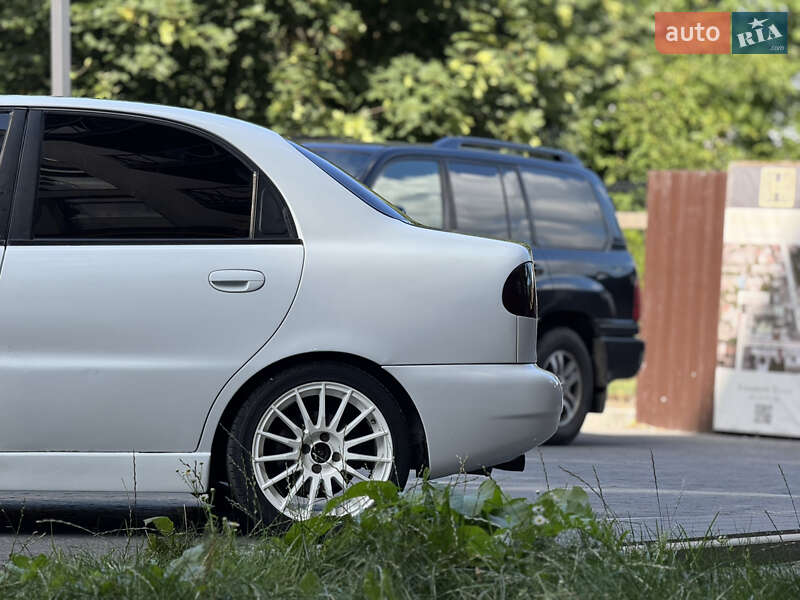 Седан Daewoo Lanos 2003 в Львові