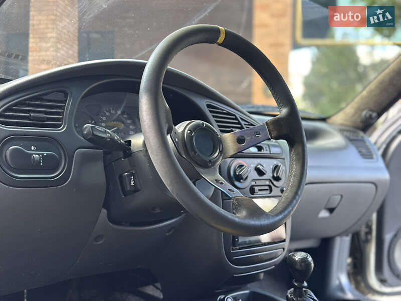 Седан Daewoo Lanos 2003 в Львові