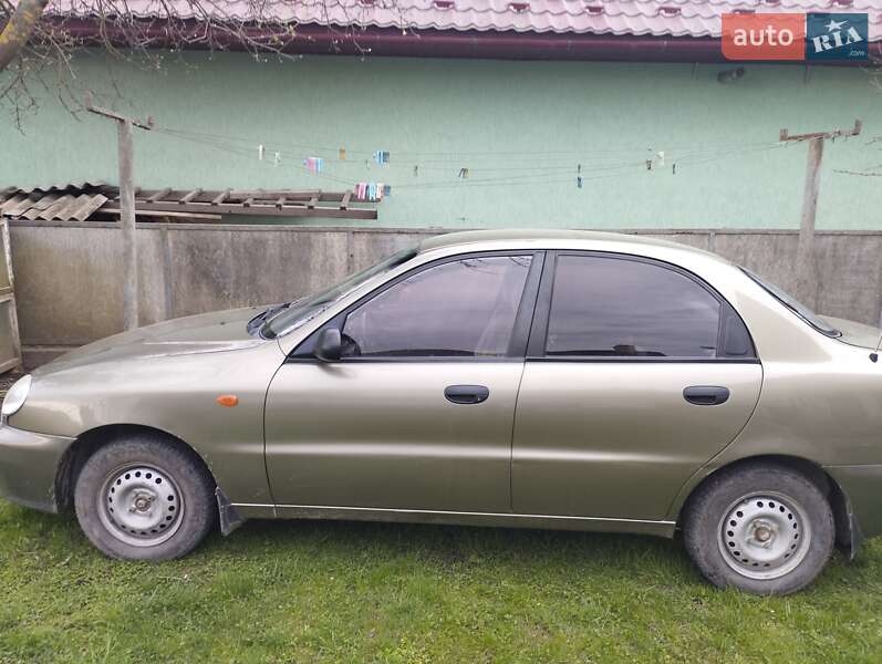 Седан Daewoo Lanos 2002 в Ивано-Франковске