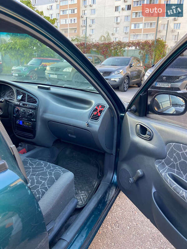 Седан Daewoo Lanos 2003 в Киеве