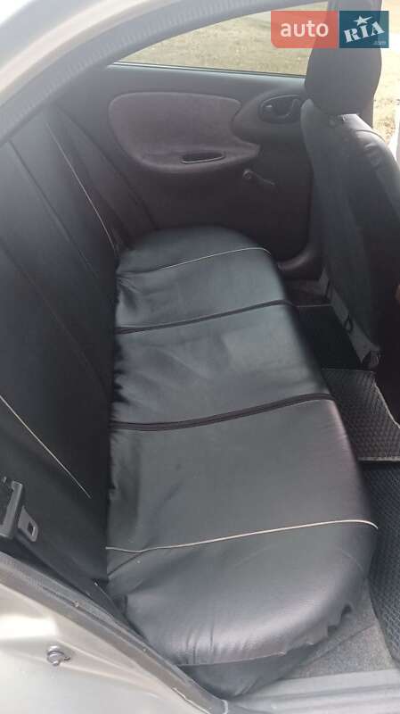 Седан Daewoo Lanos 2003 в Вольногорске