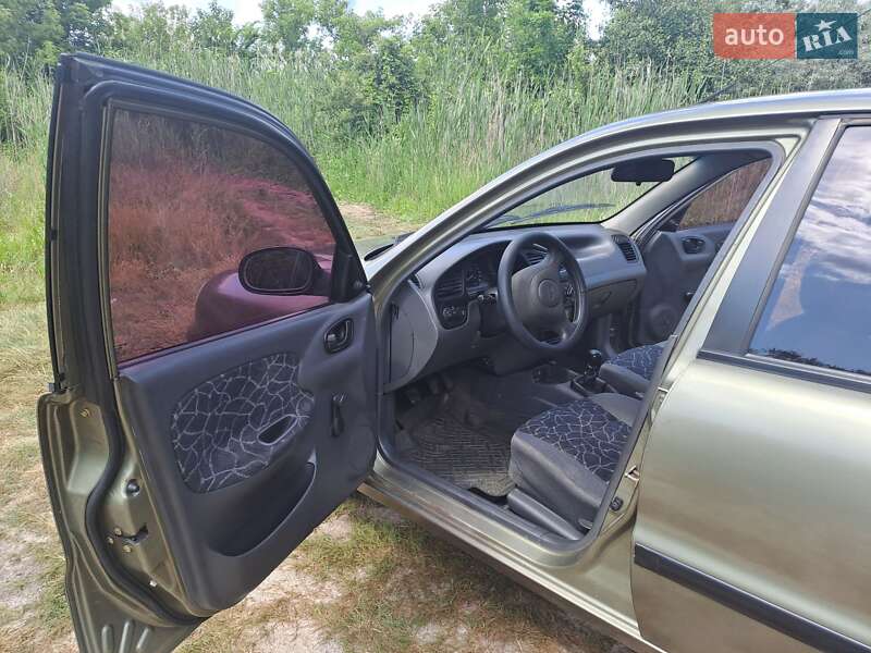Седан Daewoo Lanos 2004 в Днепре