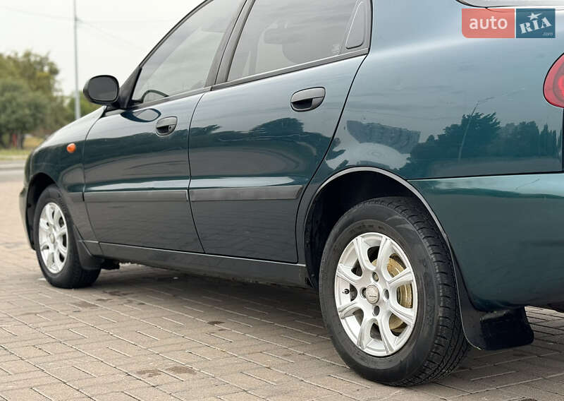 Седан Daewoo Lanos 2003 в Киеве