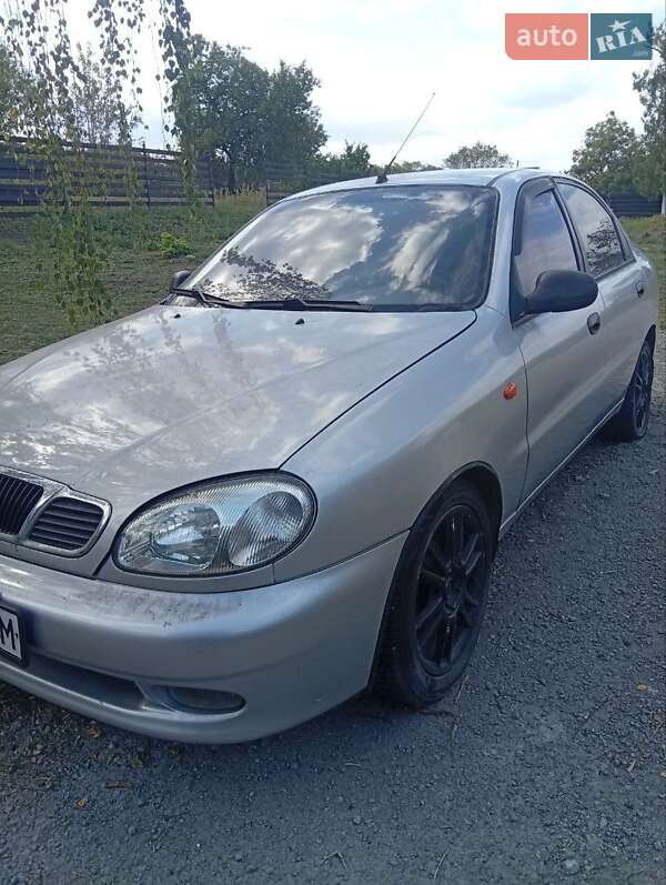 Седан Daewoo Lanos 2009 в Карнаухівці