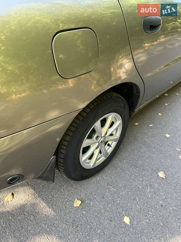 Седан Daewoo Lanos 2004 в Ровно