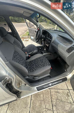 Седан Daewoo Lanos 2003 в 