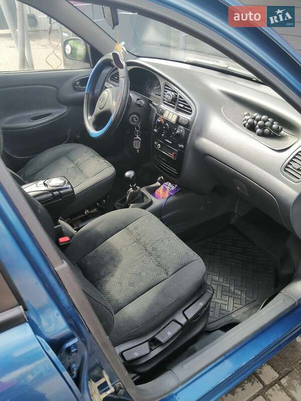 Седан Daewoo Lanos 1998 в 