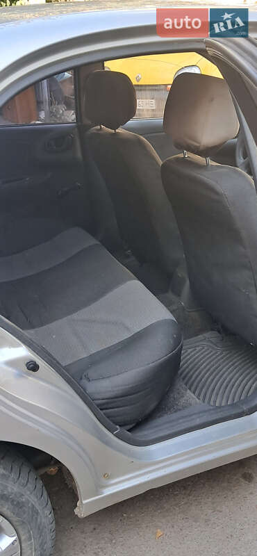 Седан Daewoo Lanos 2004 в Житомире