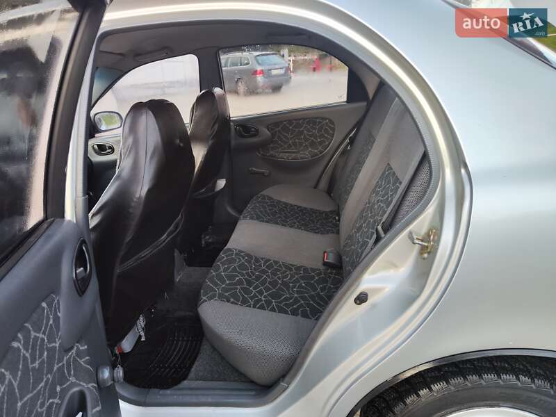Седан Daewoo Lanos 2003 в Львове
