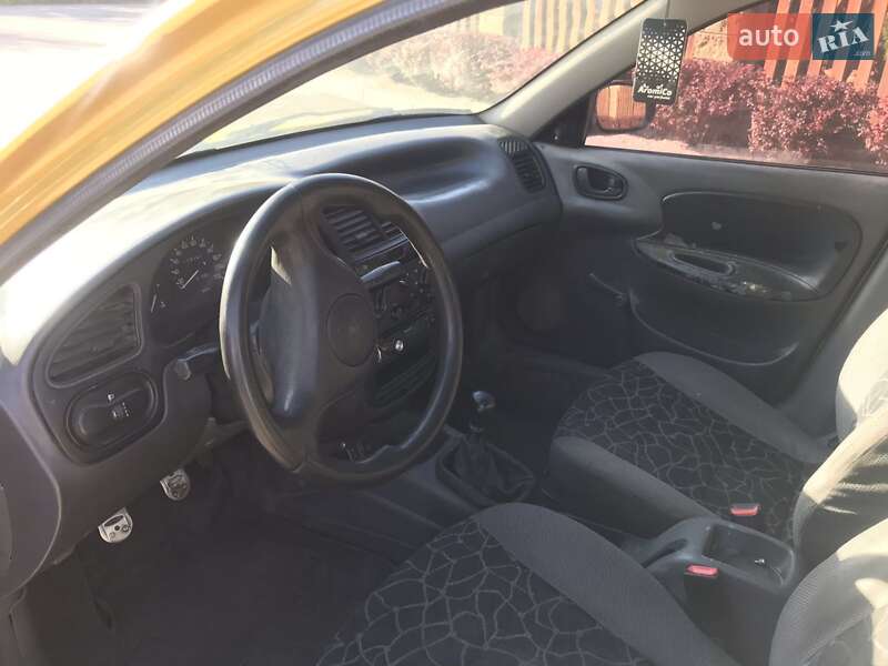 Седан Daewoo Lanos 2002 в Днепре