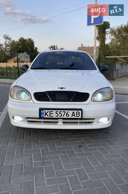 Седан Daewoo Lanos 2002 в Синельниковому