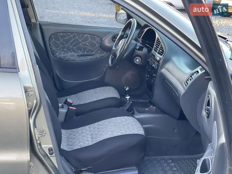 Седан Daewoo Lanos 2003 в Чернівцях