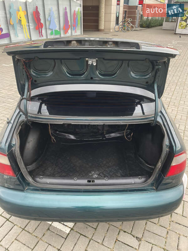 Седан Daewoo Lanos 2002 в Харькове
