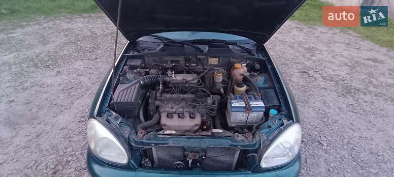 Седан Daewoo Lanos 2002 в Макарові