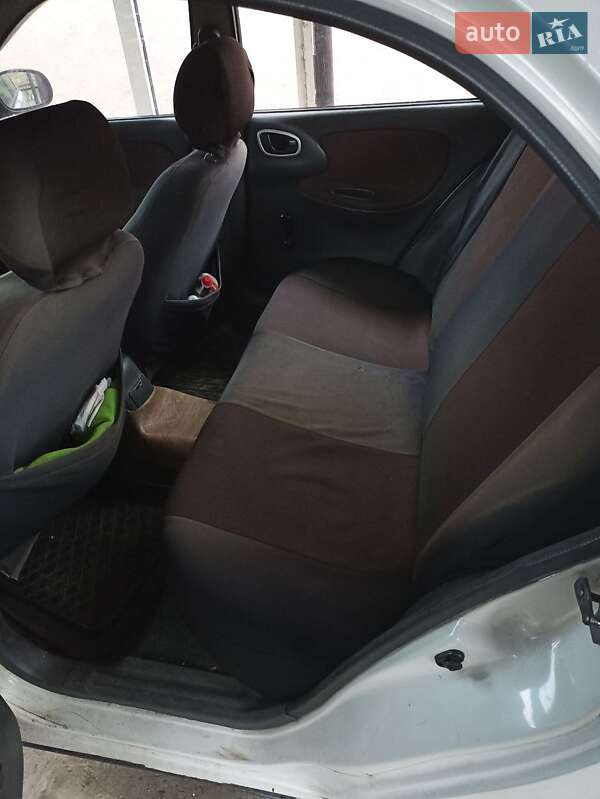 Седан Daewoo Lanos 2004 в Киеве