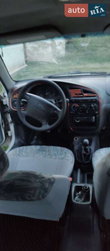 Седан Daewoo Lanos 2002 в Новій Ушиці