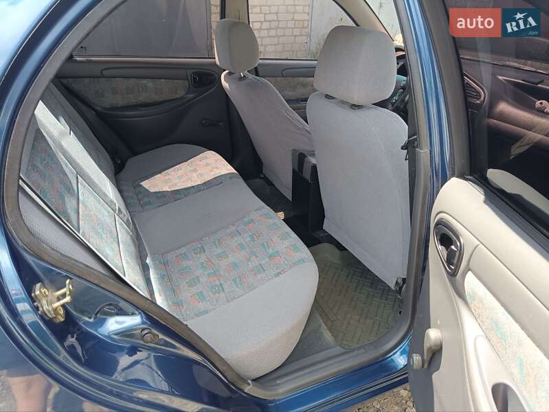 Седан Daewoo Lanos 2005 в Глухові