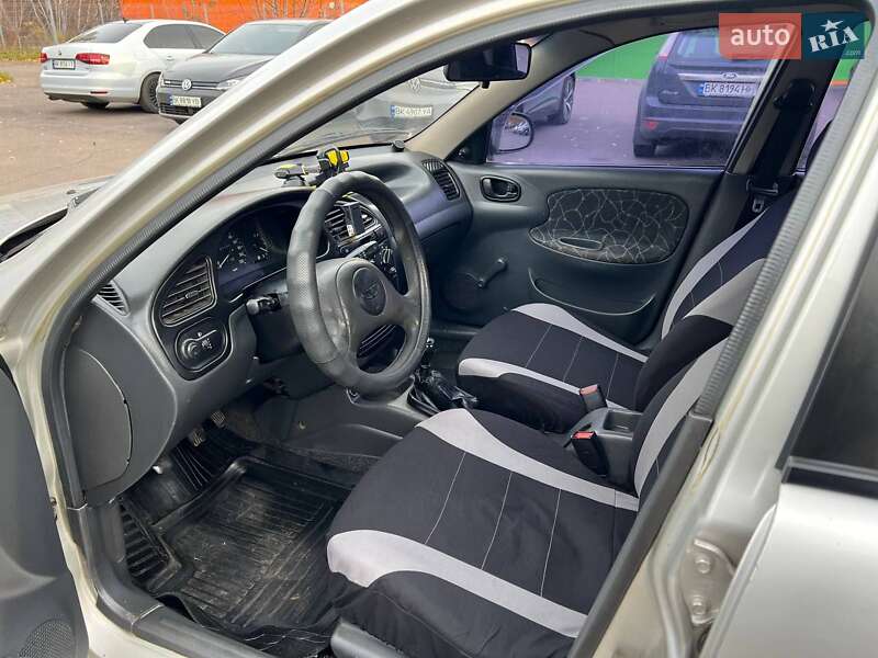 Седан Daewoo Lanos 2003 в Ровно