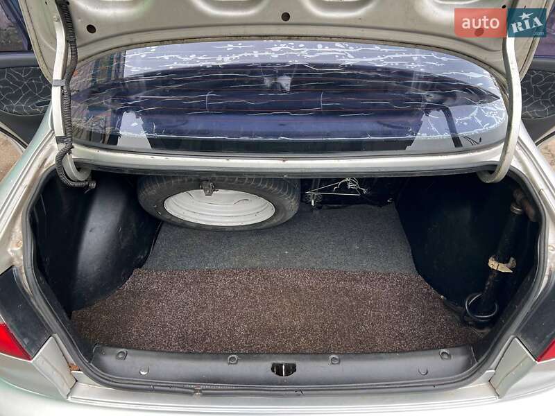 Седан Daewoo Lanos 2003 в Ровно