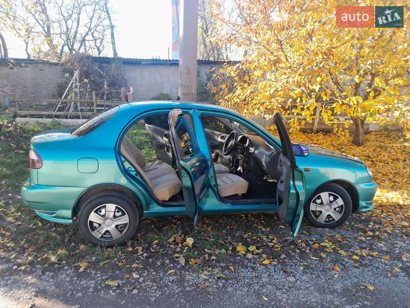Седан Daewoo Lanos 1998 в Знаменке