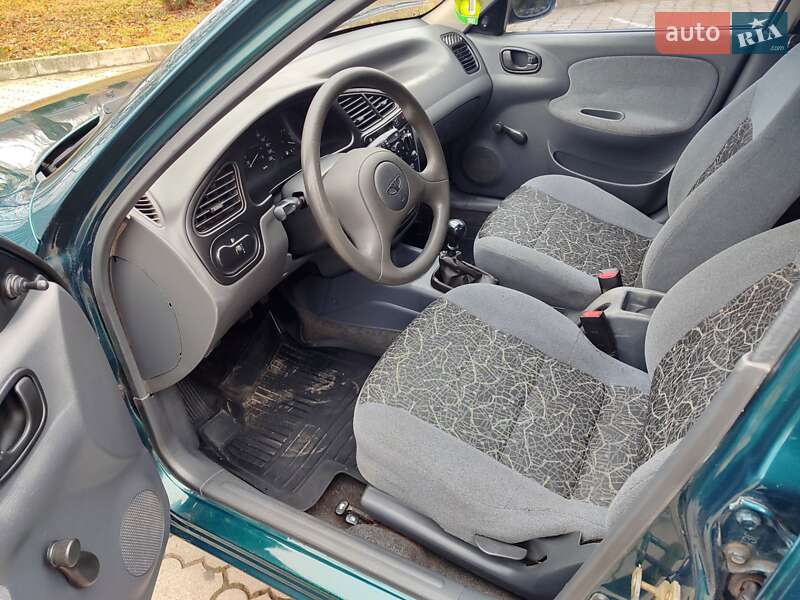 Седан Daewoo Lanos 2004 в Павлограді