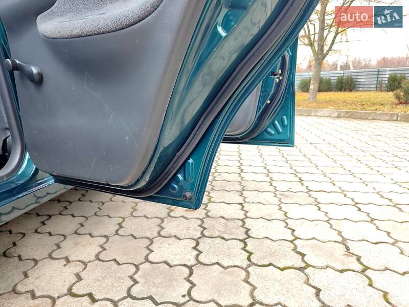 Седан Daewoo Lanos 2004 в Павлограді