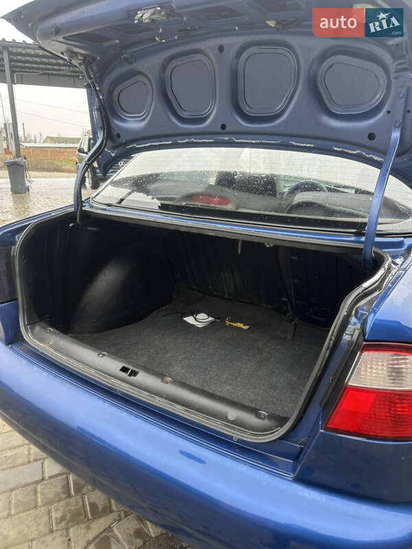 Седан Daewoo Lanos 2010 в Звенигородці