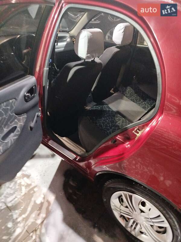 Седан Daewoo Lanos 2004 в Роздільній