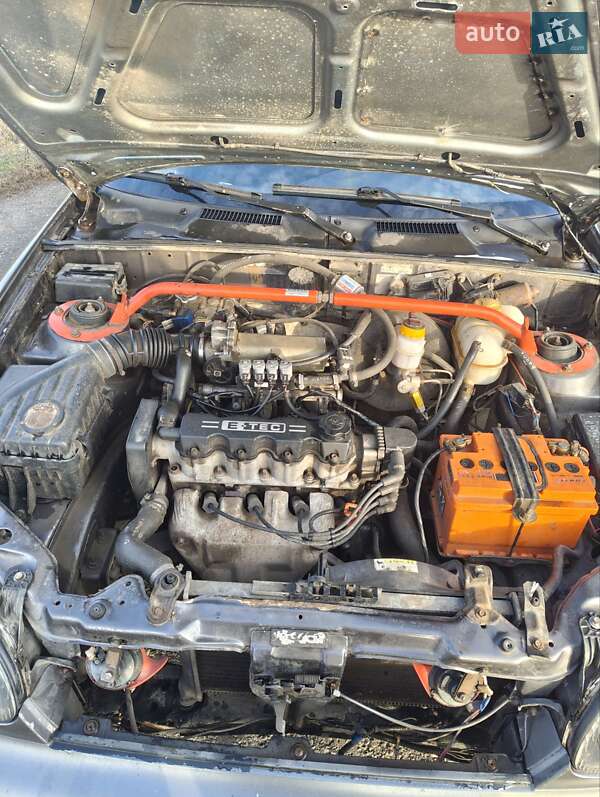 Седан Daewoo Lanos 1998 в Сахновщині