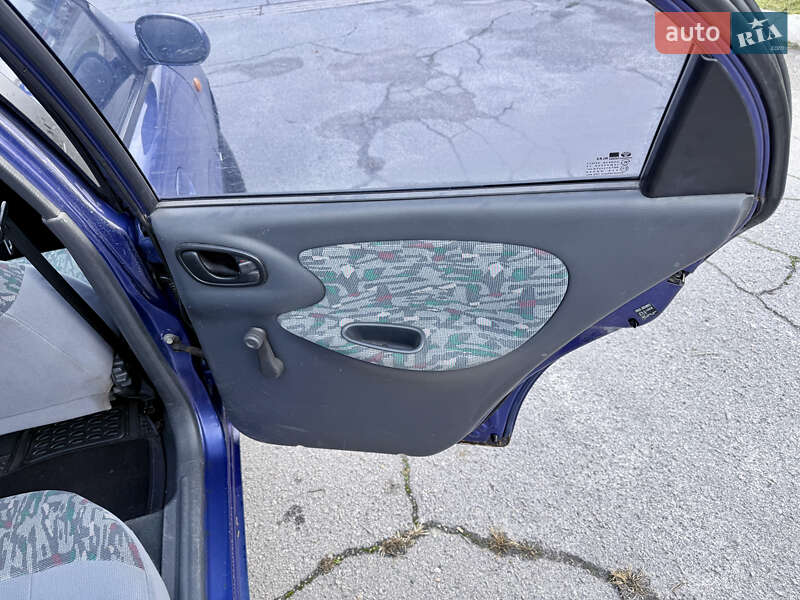 Седан Daewoo Lanos 1999 в Кам'янському