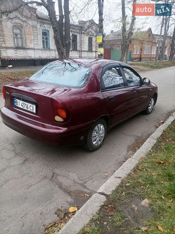 Седан Daewoo Lanos 2010 в Полтаві