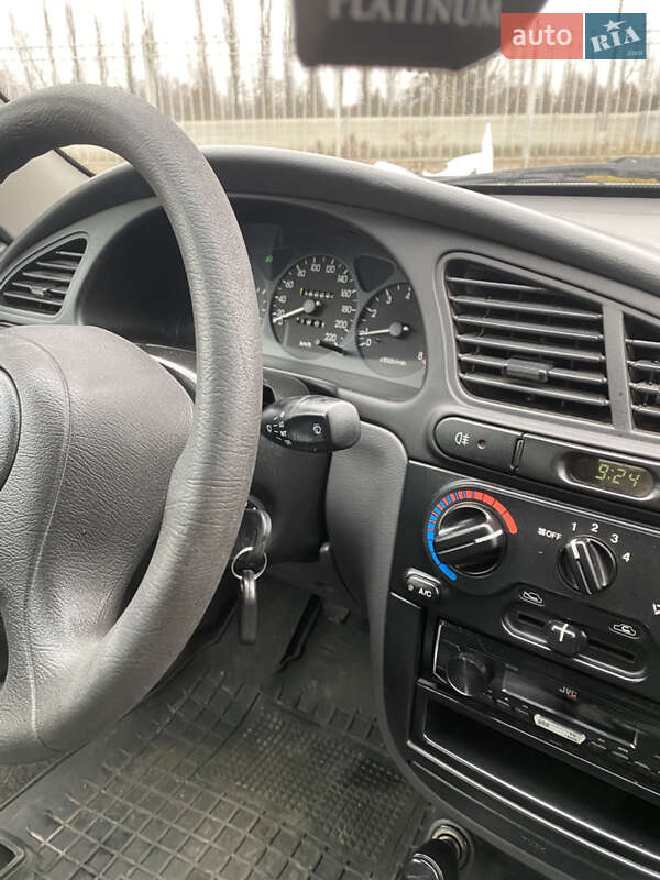 Седан Daewoo Lanos 2003 в Киеве