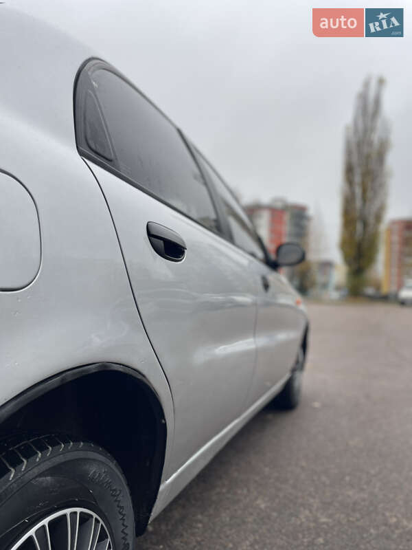 Седан Daewoo Lanos 2008 в Ровно