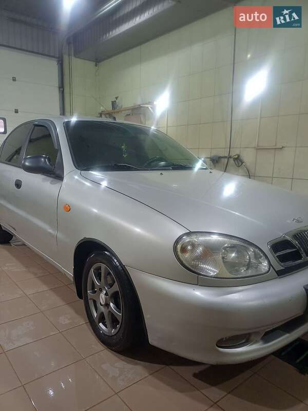 Седан Daewoo Lanos 2003 в Макарові