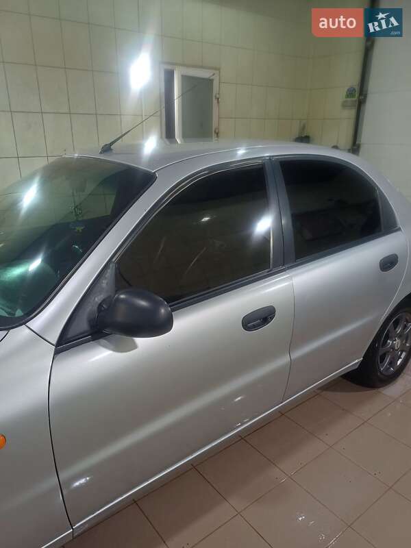 Седан Daewoo Lanos 2003 в Макарові