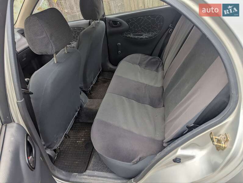 Седан Daewoo Lanos 2003 в Киеве