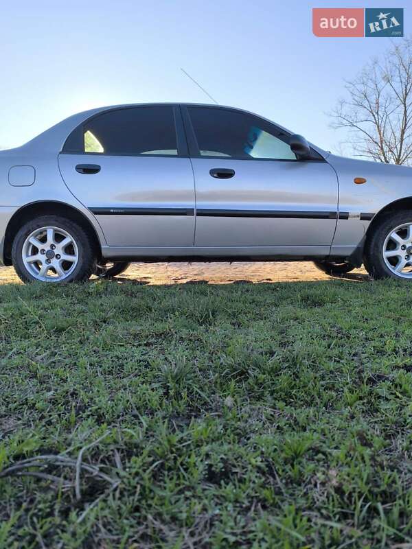 Седан Daewoo Lanos 2003 в Компаніївці