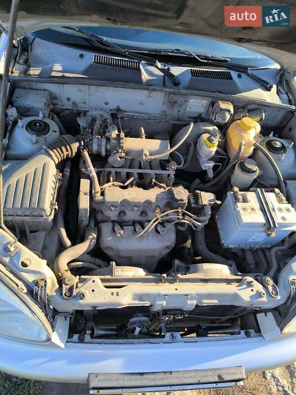 Седан Daewoo Lanos 2003 в Компаніївці